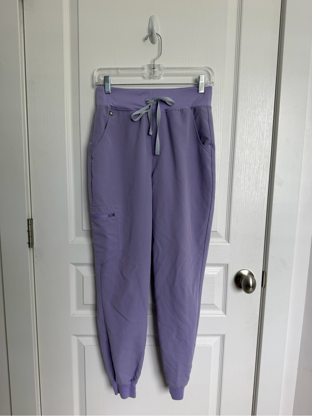 FIGS Zamora High-Rise Scrub Pant in Lavender